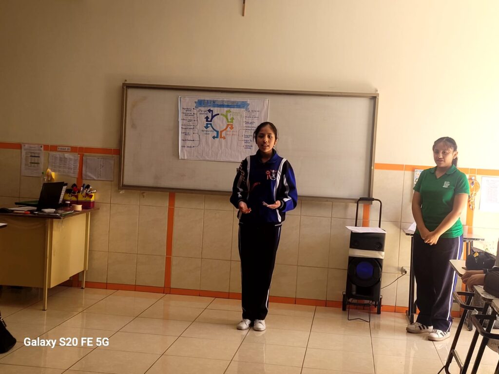 Fortaleciendo la cultura del ahorro en las estudiantes.