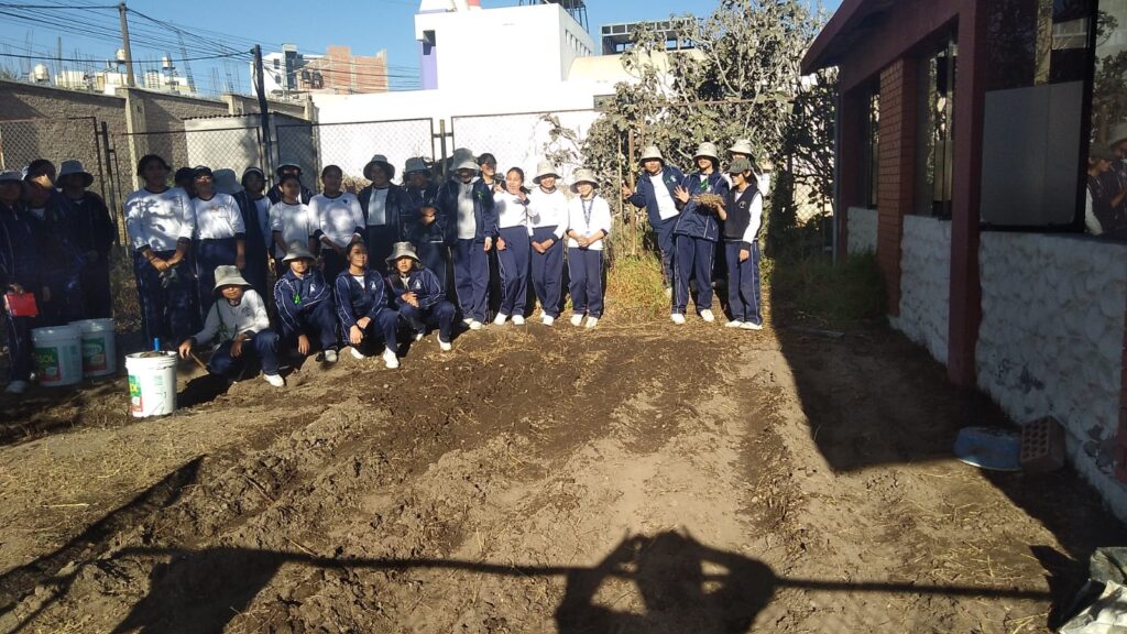 ¿Y si el mejor lugar para aprender educación financiera fuera un biohuerto?