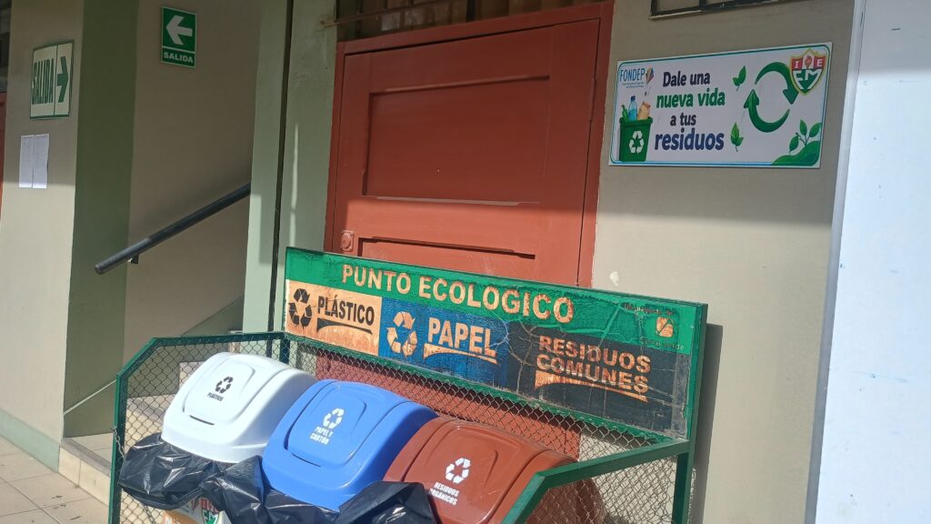 Reciclaje de basura, alimentación saludable y cuidado del agua