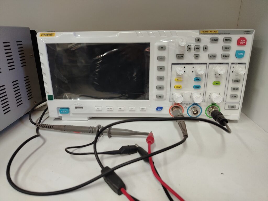 MEDICIÓN E IDENTIFICACION DE ONDAS DC Y AC EN EL OSCILOSCOPIO + CIRCUITOS 555 ASTABLE Y MONOESTABLE + LANZAMIENTO DE LA MICROEMPRESA