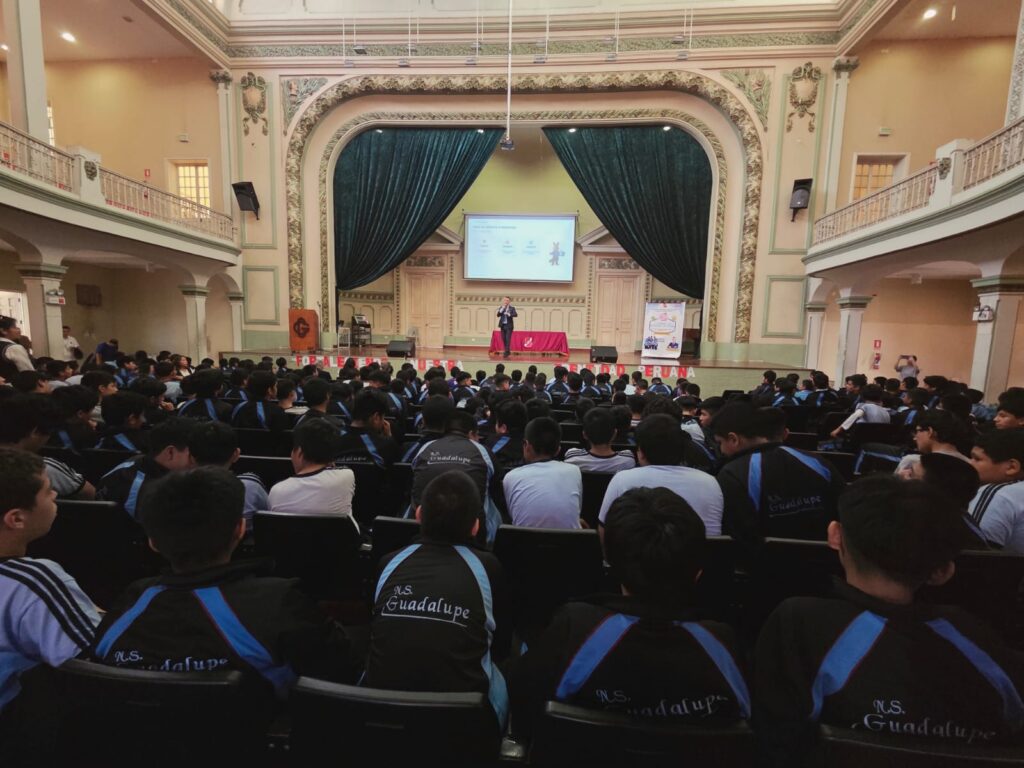 Escuelas Integrales: “Business Minds: Creating My Future through Entrepreneurship and Finance”